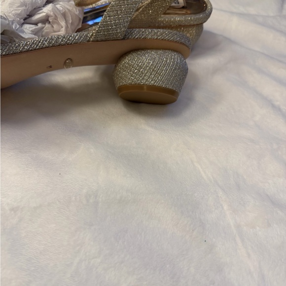 Badgley Mischka Gold Sandals - Picture 5 of 7